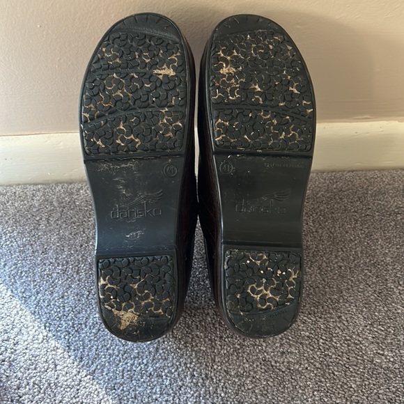 Women’s size 11 Dansko clogs - Picture 6 of 7